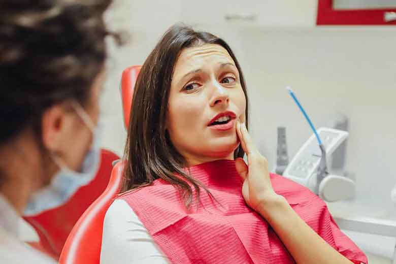 Women Explaining tooth ache issue to the dentist