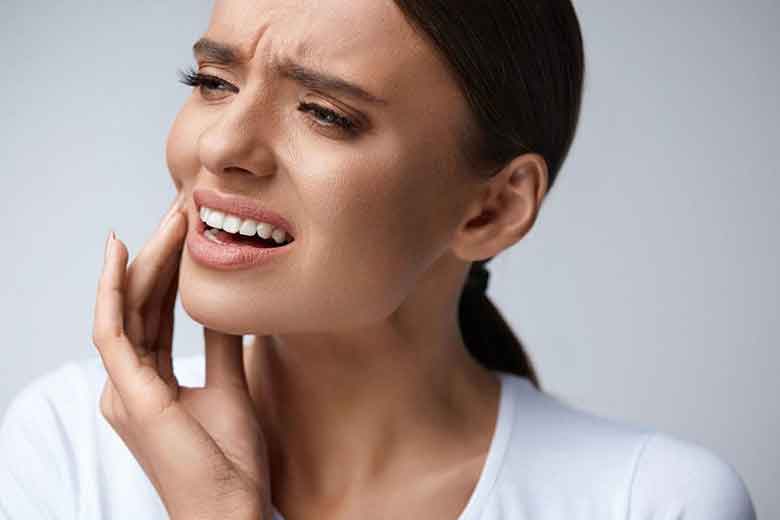 Women with the teeth sensitive ache